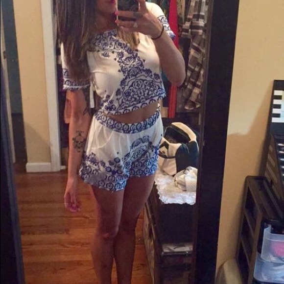 Traded 👀 White & Blue 2 piece set - Picture 3 of 4